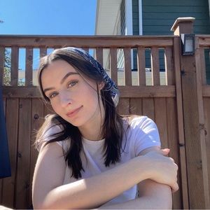 Meet your Posher, Kira